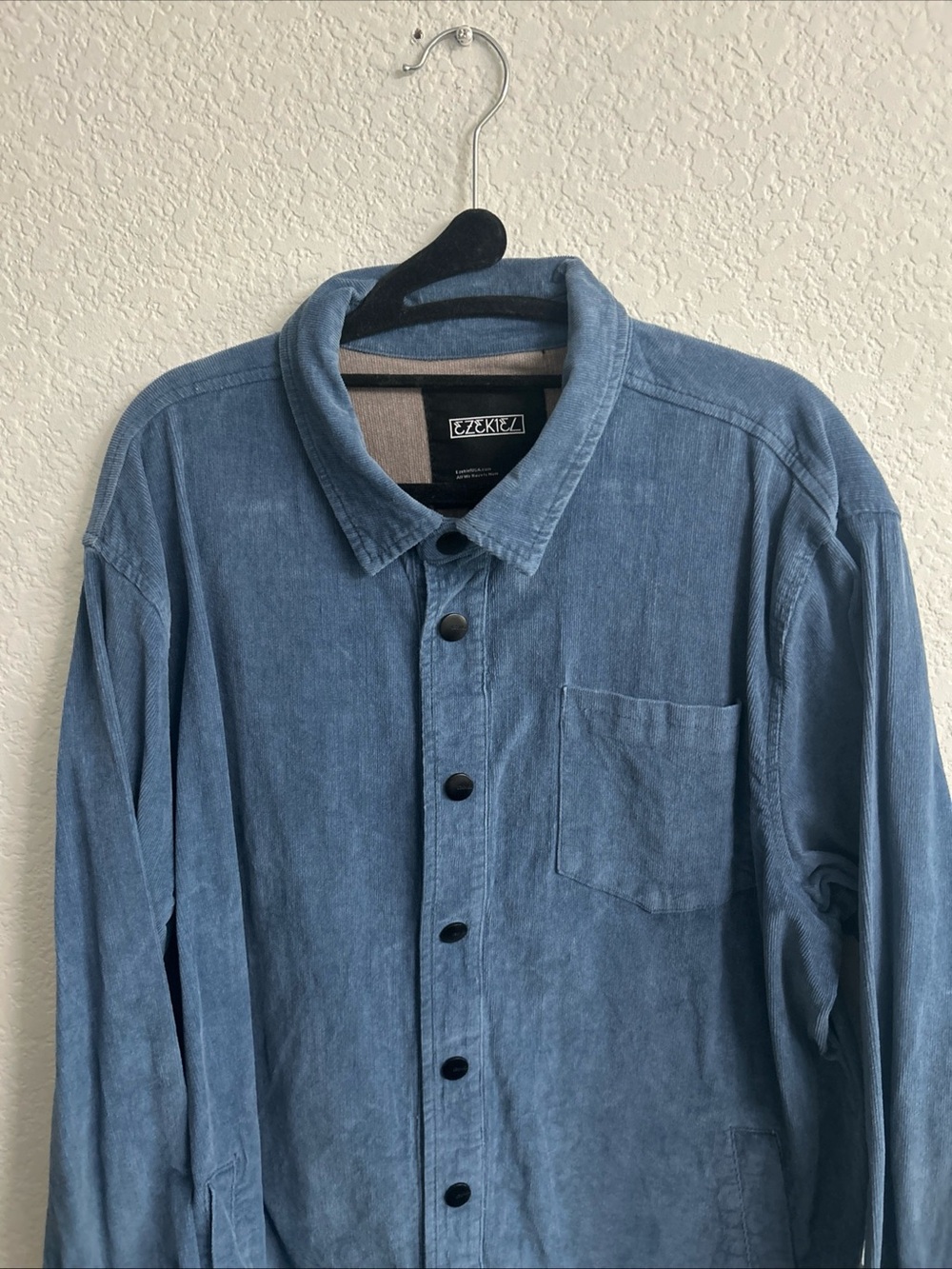 Ezekiel Men's Slate Blue Corduroy Button-Down Shirt